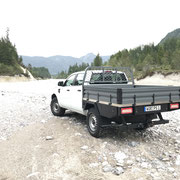 Ladeflächenumbau auf Ford Ranger mit hohem Frontbügel, Toolboxen und Heckauszug