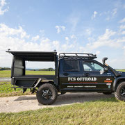 Isuzu D-MAX Pickup mit vielseitig nutzbarer Pickup-Box als Festaufbau, inklusive seitlicher Klappen, Heckauszug und Stauboxen