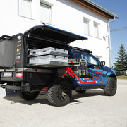 Isuzu D-MAX Ladefläche mit Absetzbox und Innenausbau für Camping mit Clearview Kühlboxauszug, Kühlbox und Euroboxauszügen