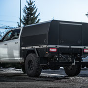 Ladefläche mit Absetzbox und Heckklappe von PEPEC auf einem Dodge RAM 2500