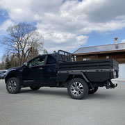 Flatbed Pickup mit hohem Frontbügel, klappbaren Bordwänden und seitlichen Stauboxen auf Ford Ranger