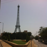 Filiatra - A l'entrée du village, se dresse, une tour Eiffel plus petite que la nôtre.