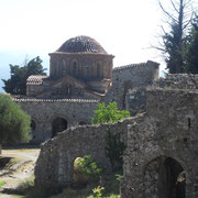 Mystra - Eglise des Saints Théodores. Ces deux églises composent le monastère de Vrontiochon.