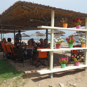 Analipsi Beach - Rafraichissement au bar de la plage.