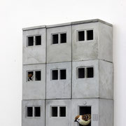 „Sozialspatzenbau“ - modulare Nistkästen für Spatzen (Koloniebrüter) 2020 Guss aus hochfestem Beton; 9 Module; incl. Eingang + Dach offene Edition ohne Zertifikat 52 x 42 x 14 