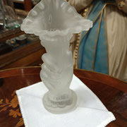 vase ancien en verre dépoli
