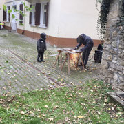 SCHMIEDEN - Begeisterte Kinder freuen sich immer wieder auf die Zauberschmiede.