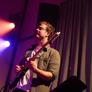 Volles Haus, voller Sound – Chapelle d’Amour im JUKU! Die Musiker vom Session Kollektiv sorgen vorab für die perfekte Einstimmung.