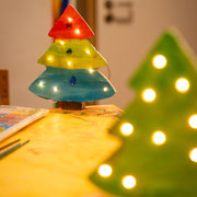 Wir basteln Weihnachtsbäume aus Holz - Dezember 2025