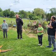 Vater-Kind-Nachmittag - Gemeinsames schmieden von Vätern mit ihren Kindern in der Kompetenz-Schmiede Harbut am 24. Mai 2025.