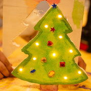 Wir basteln Weihnachtsbäume aus Holz - Dezember 2025