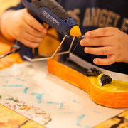 Die Schulsozialarbeit in der Werkstatt - wir bauen unsere eigene Minigolfbahn