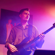 Volles Haus, voller Sound – Chapelle d’Amour im JUKU! Die Musiker vom Session Kollektiv sorgen vorab für die perfekte Einstimmung.