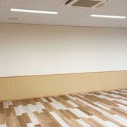 掲示板　スポンジシート貼　教室背面