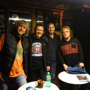 ... Backstage mit 'SAGA' im Z7, wo wir mit 'Ralph & Bärnstei' im Vorprogramm spielten v.l.n.r. Jim Gilmour, myself, Michael Sadler und Ian Crichton (27.10.2013)