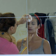 Alessandro Tintori sul set con Raffaella, preparazione della posa per il servizio di maternità.