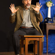 Fotografia di scena dello spettacolo teatrale "O la borsa o le corna" | Alessandro Tintori