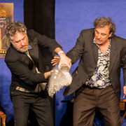 Fotografia di scena dello spettacolo teatrale Cenere e Champagne al Teatro Caboto Kolbe | Alessandro Tintori