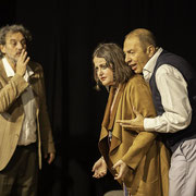 Fotografia di scena dello spettacolo teatrale Il pirata da salotto al Teatro Caboto Kolbe a Milano | Alessandro Tintori
