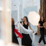 Fotografia di backstage di Luigi Larva sul set di Alessandro Tintori sulla Pizzica