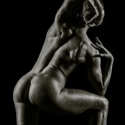 Fotografia Fine Art in bianco e nero di nudo artistico scultoreo | © 2023 Alessandro Tintori