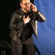 Fotografia di scena dello spettacolo teatrale "La chiamata d'emergenza" al Teatro Caboto Kolbe | Alessandro Tintori