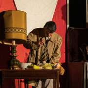 Fotografia di scena dello spettacolo La bambola scomparsa al Teatro Caboto a Milano | Alessandro Tintori