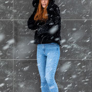 Ritratto a colori in esterni sotto la neve di Elisa Albanese | Alessandro Tintori