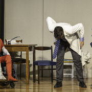 Fotografia di scena dello spettacolo teatrale Galeotto fu il lettino al Teatro Caboto Kolbe a Milano | Alessandro Tintori