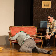 Fotografia di scena dello spettacolo teatrale "La polizza di assicurazione" | Alessandro Tintori