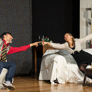 Fotografia di scena spettacolo teatrale Tre cretini... sono meglio di uno al Teatro Caboto Kolbe | Alessandro Tintori