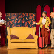 Le fotografie di scena dello spettacolo teatrale Un aereo chiamato... desiderio, rappresentato al Teatro Caboto Kolbe di Milano | Alessandro Tintori