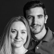 Ritratto fotografico solidale in bianco e nero progetto In Posa per l'Acqua