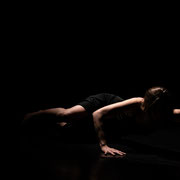 Fotografia di performance Giulia Temperini - studio meditazione fotografica di Alessandro Tintori