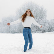 Ritratto a colori in esterni sotto la neve di Elisa Albanese | Alessandro Tintori