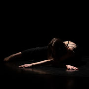 Fotografia di performance Giulia Temperini - studio meditazione fotografica di Alessandro Tintori