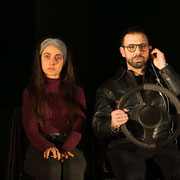 Fotografia di scena dello spettacolo teatrale "La chiamata d'emergenza" al Teatro Caboto Kolbe | Alessandro Tintori
