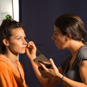 Backstage del set fotografico Julia e Alex, Alessandro Tintori al lavoro con lo staff e i soggetti.