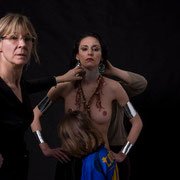 Backstage dal set del portfolio fine art di Alessandro Tintori "La strega" con Sara