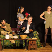 Fotografia di scena dello spettacolo teatrale "Fino all'ultimo sushi" | Alessandro Tintori
