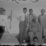 1929. Family picture in Monopoli (BA).