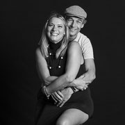 Ritratto fotografico solidale in bianco e nero progetto In Posa per l'Acqua