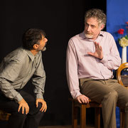 Fotografia di scena dello spettacolo teatrale "O la borsa o le corna" | Alessandro Tintori