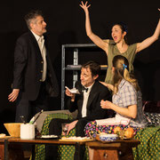 Fotografia di scena dello spettacolo teatrale "Fino all'ultimo sushi" | Alessandro Tintori