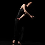 Fotografia di performance Giulia Temperini - studio meditazione fotografica di Alessandro Tintori