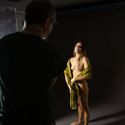 Fotografia di backstage di Luigi Larva sul set 1052 di Alessandro Tintori