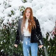 Ritratto a colori in esterni sotto la neve di Elisa Albanese | Alessandro Tintori