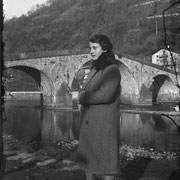 1929-30. Lina grandmother and the Ganda bridge in Morbegno (SO).