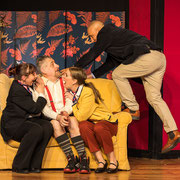 Le fotografie di scena dello spettacolo teatrale Un aereo chiamato... desiderio, rappresentato al Teatro Caboto Kolbe di Milano | Alessandro Tintori