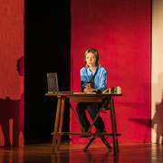 Fotografia di scena dello spettacolo teatrale "La chiamata d'emergenza" al Teatro Caboto Kolbe | Alessandro Tintori